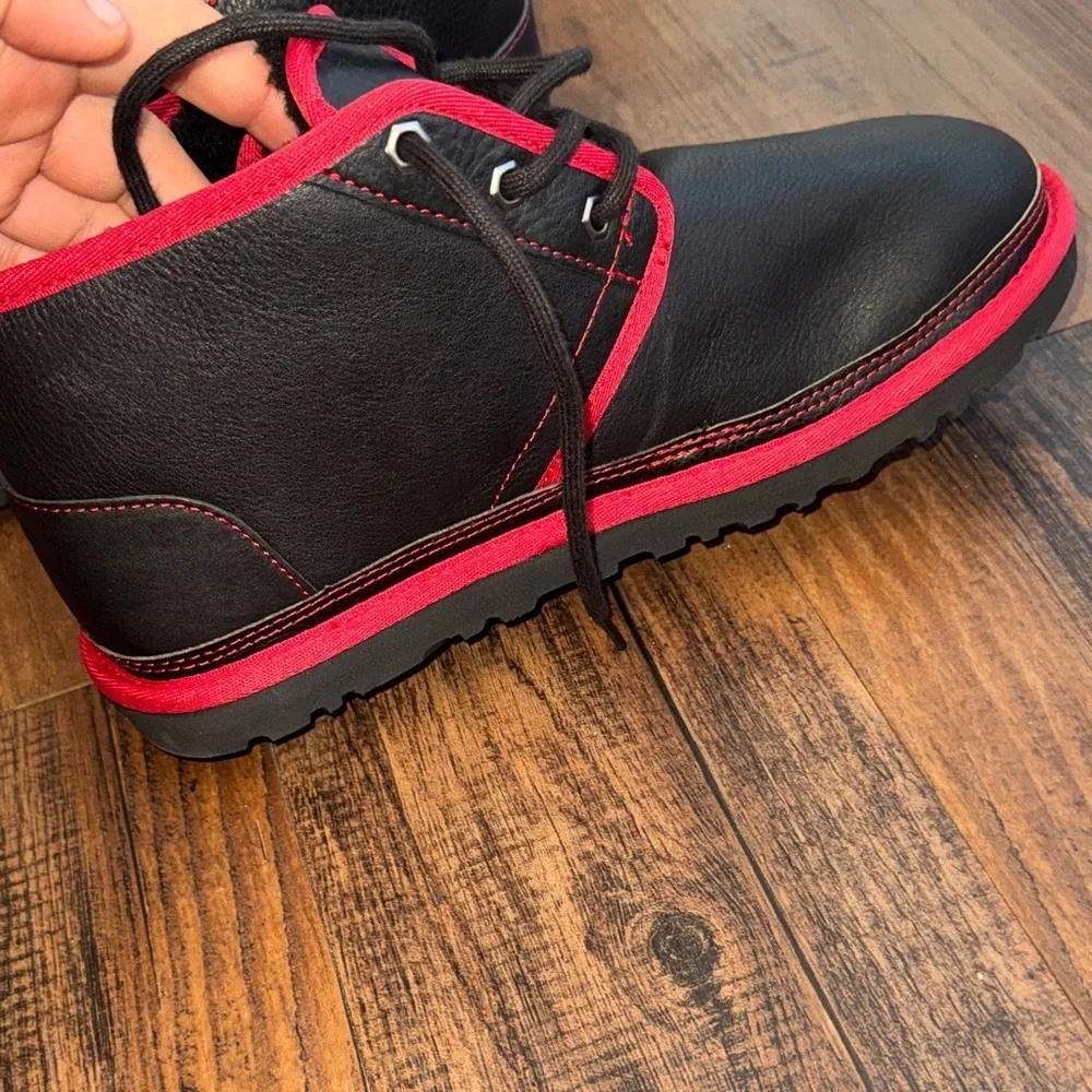 UGG Men's Neumel leather Chukka Boots black and red